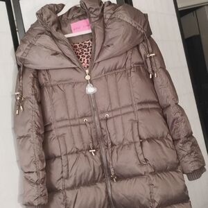 Betsey Johnson- Puffer Coat - Size L. Never Been Worn - Quality material